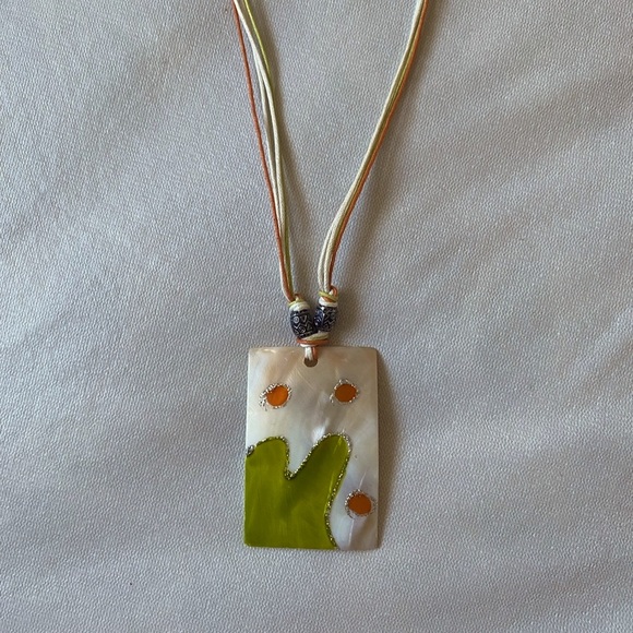 Vintage Spring Necklace - Picture 4 of 4